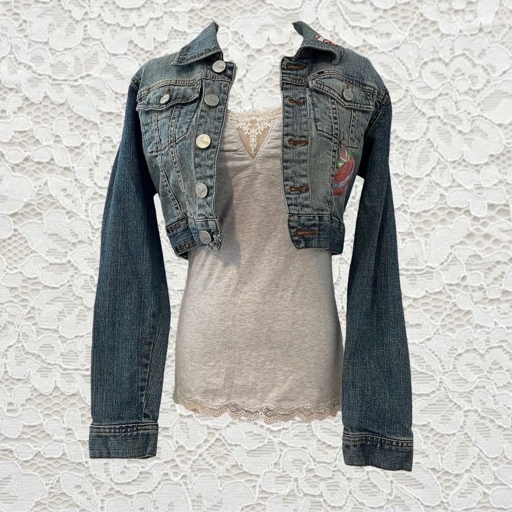 vintage y2k cropped denim jacket wit patch embroidery and stud‎ detailing